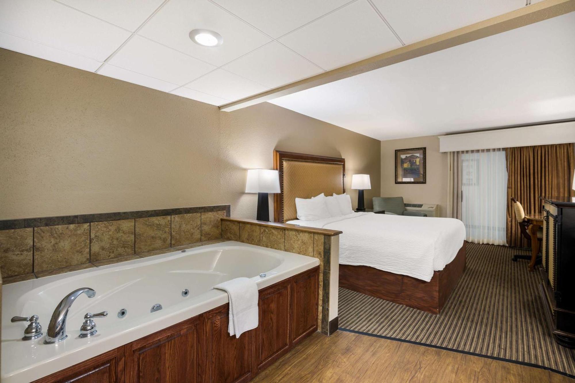 Revel Hotel Minot - Surestay Collection By Best Western Kültér fotó