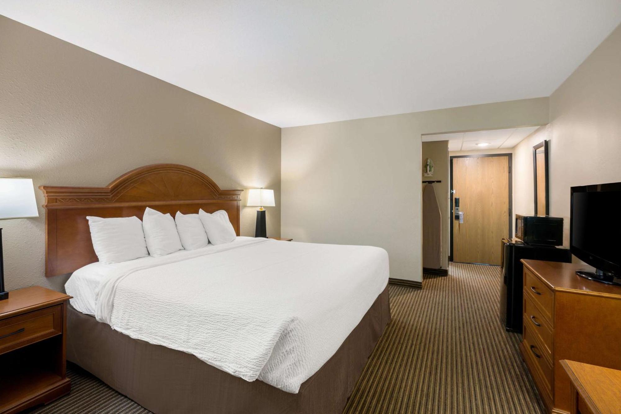 Revel Hotel Minot - Surestay Collection By Best Western Kültér fotó